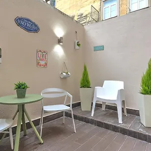 Traditional With A Terrace, Ac And Fast Internet , Lisbon Portugal